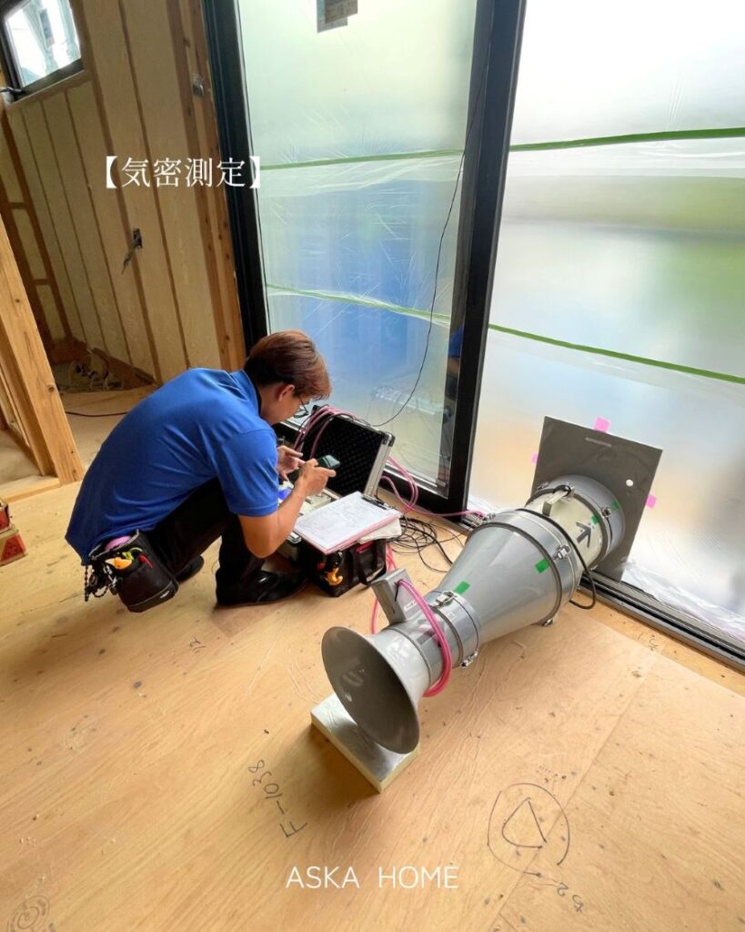 専用の機械を使った気密測定