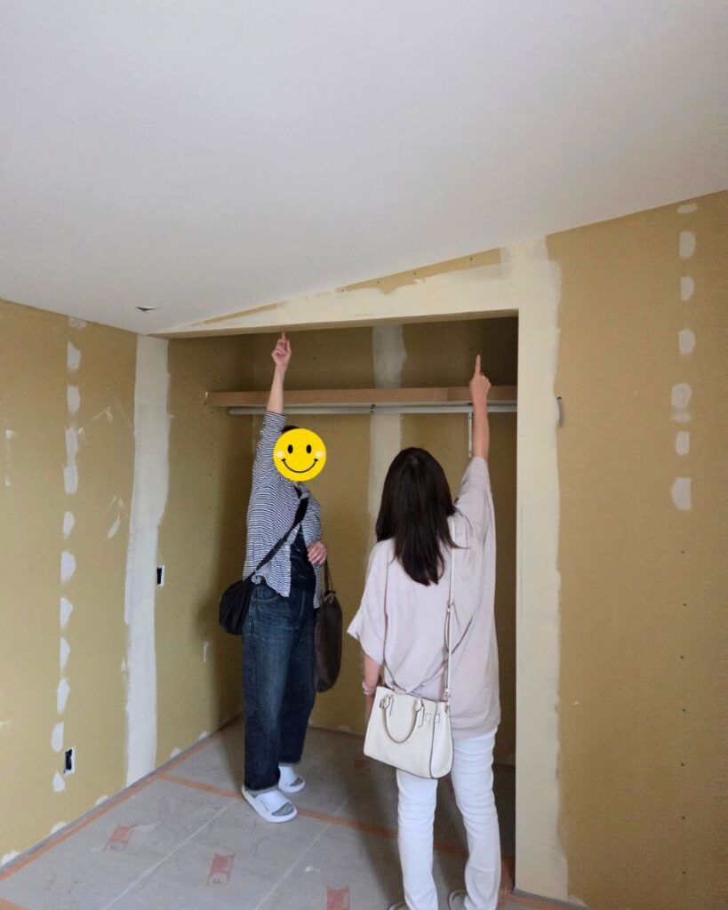 お施主様にも、実際の空間で確認していただきます